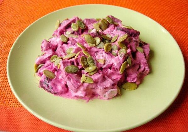 Beet salad with pumpkin seed saves from prostate
